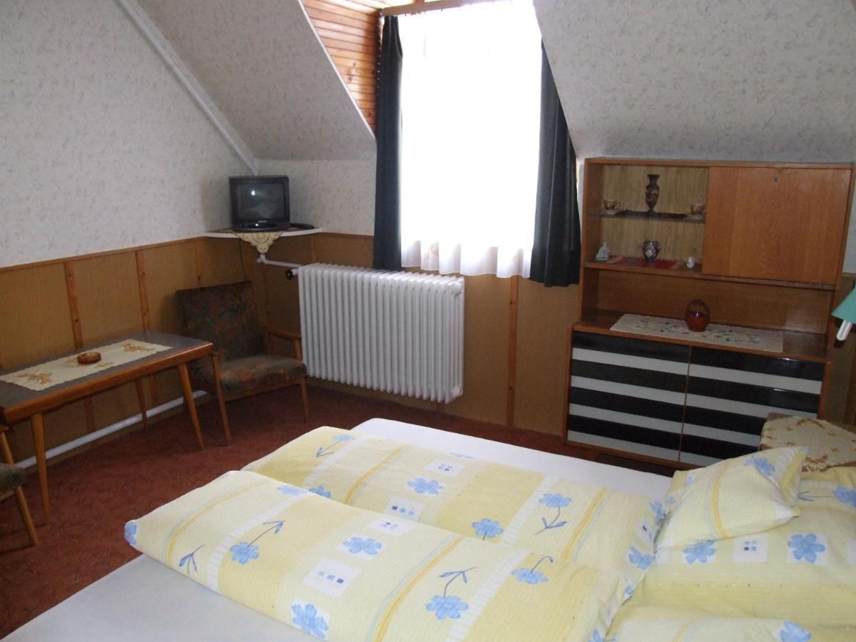 Revesz Vendeghaz Hotel Harkany Room photo
